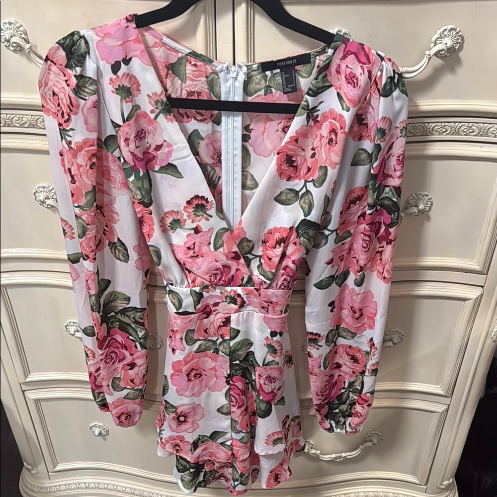 Forever 21 Pink & White Floral Chiffon Romper Dress Size Small